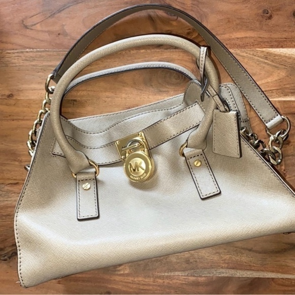 MICHAEL Michael Kors Saffiano Hamilton Shoulder  Bag. Taupe.